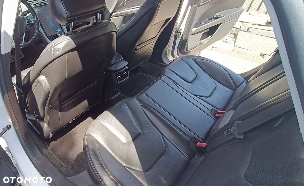 Ford Fusion 2.0 EcoBoost Titanium - 15