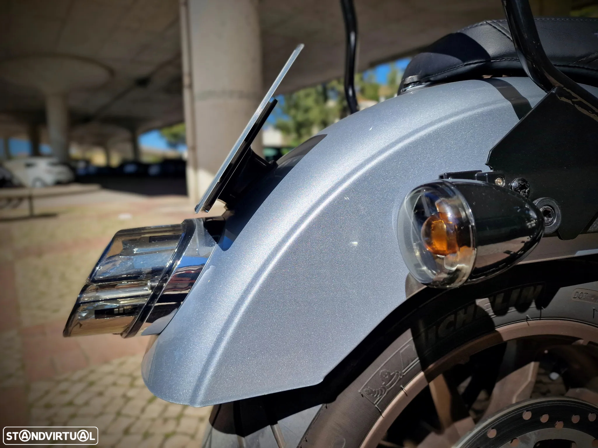 Harley-Davidson FXLR Low Rider S - 12
