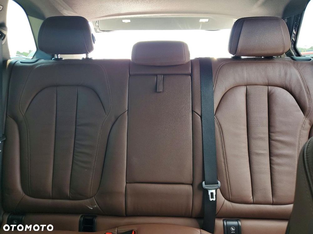 BMW X5 xDrive40i - 11