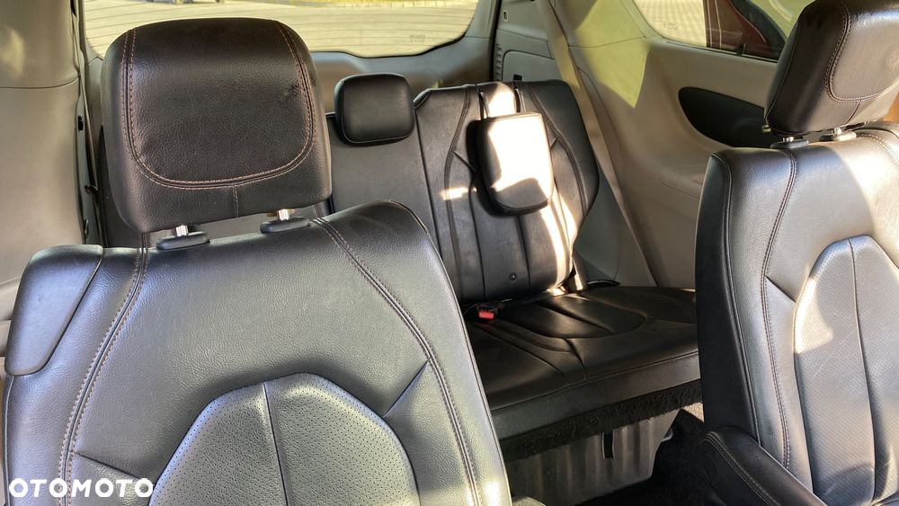Chrysler Pacifica - 10