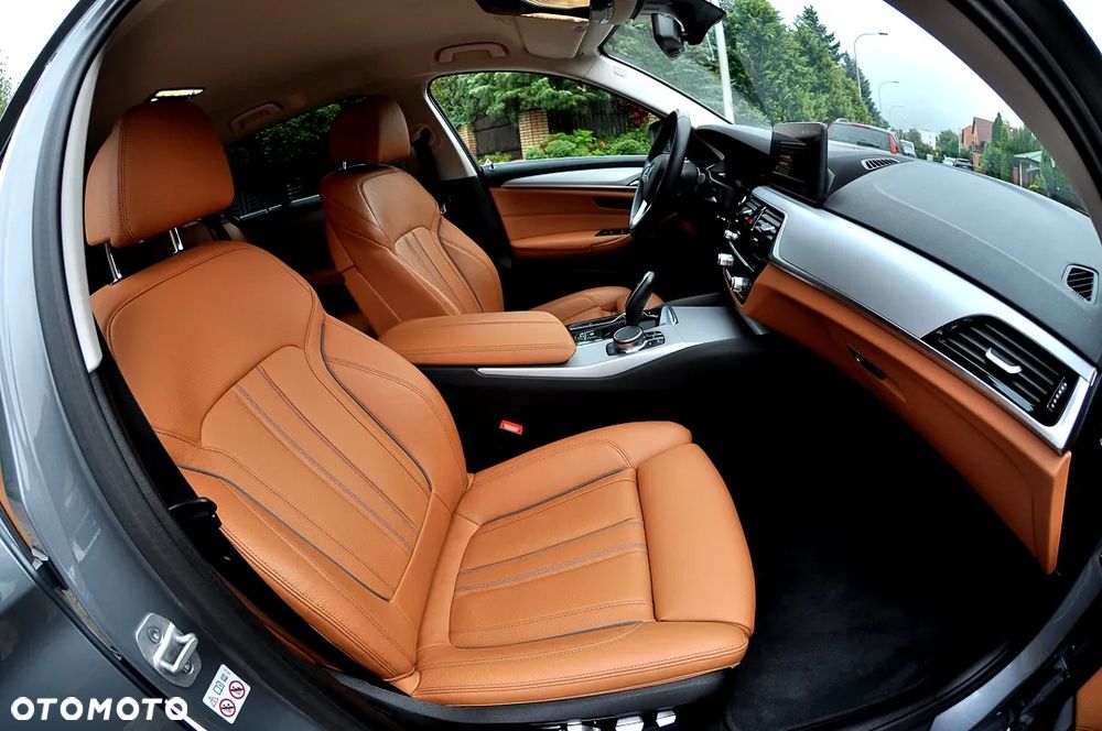 BMW Seria 5 520i Touring - 24