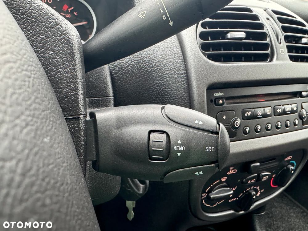 Peugeot 206 75 JBL - 17