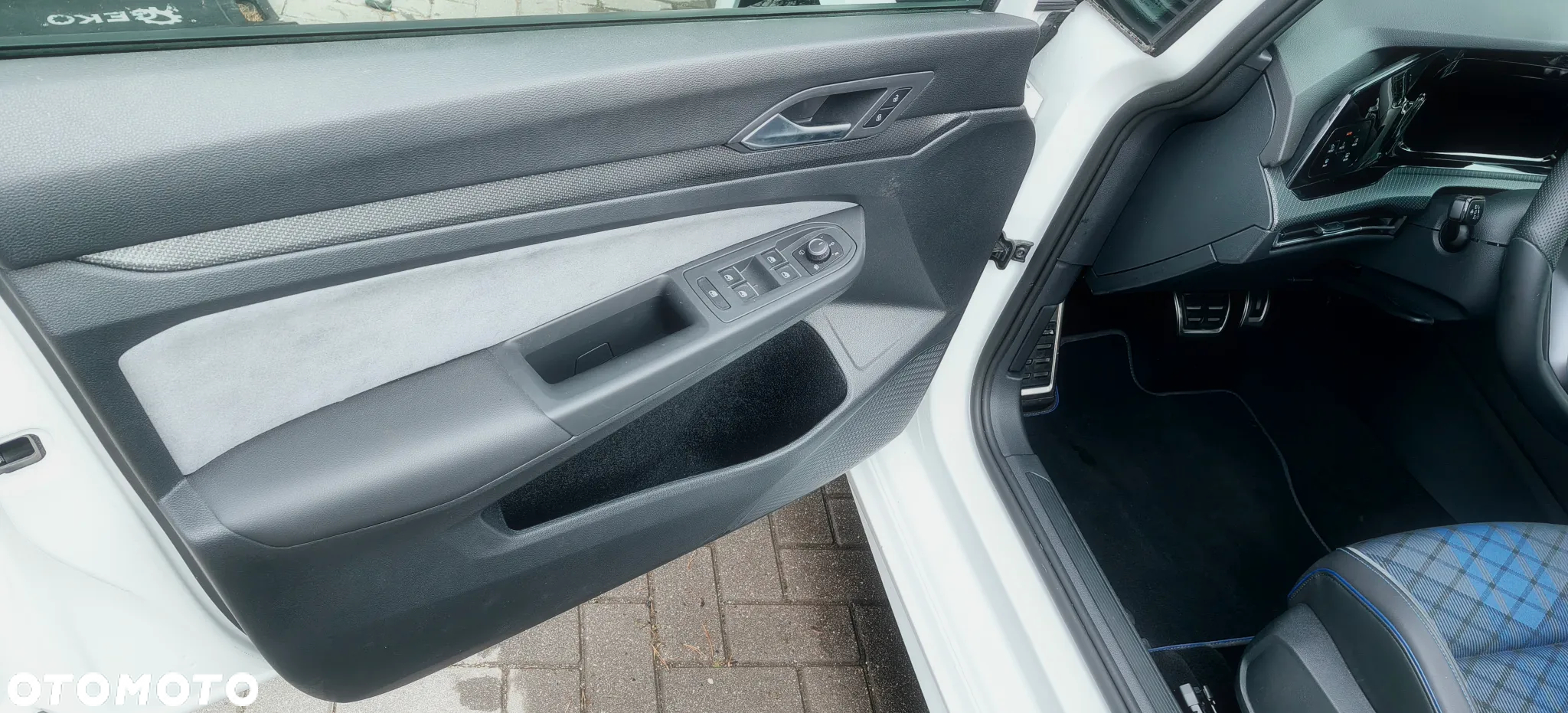Volkswagen Golf VIII 2.0 TSI 4Motion R DSG - 11