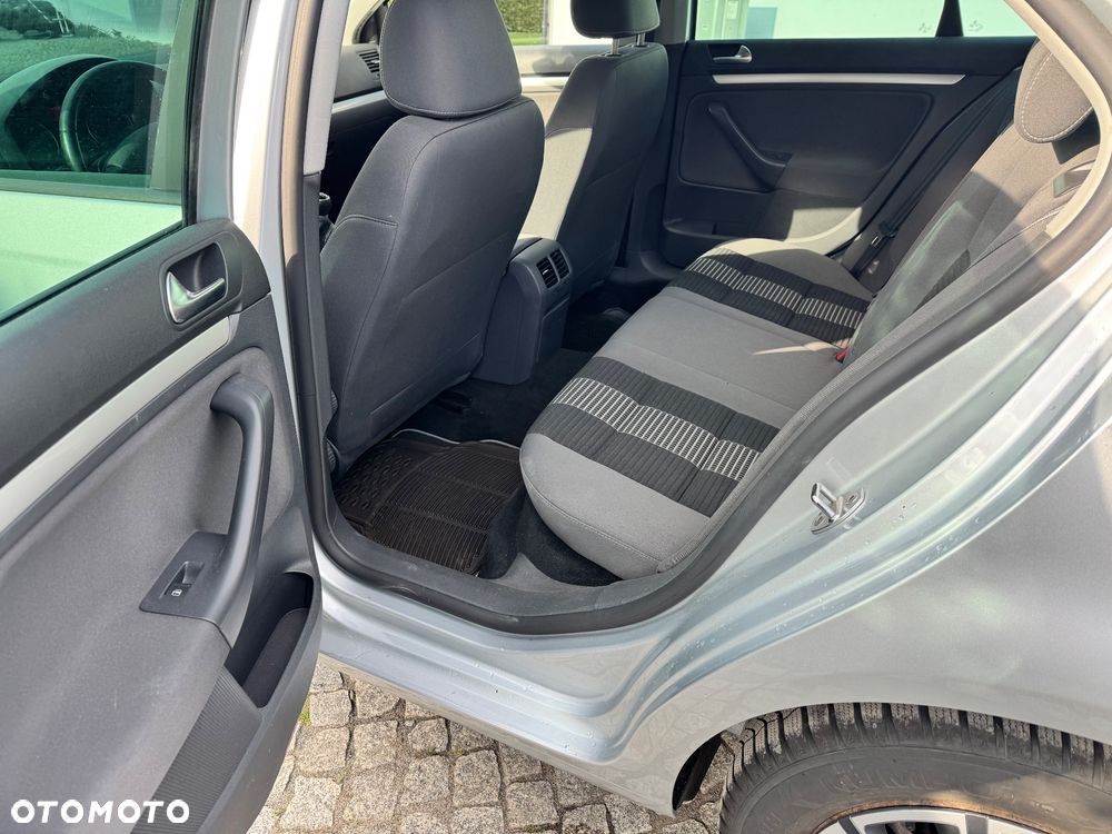 Volkswagen Jetta - 29