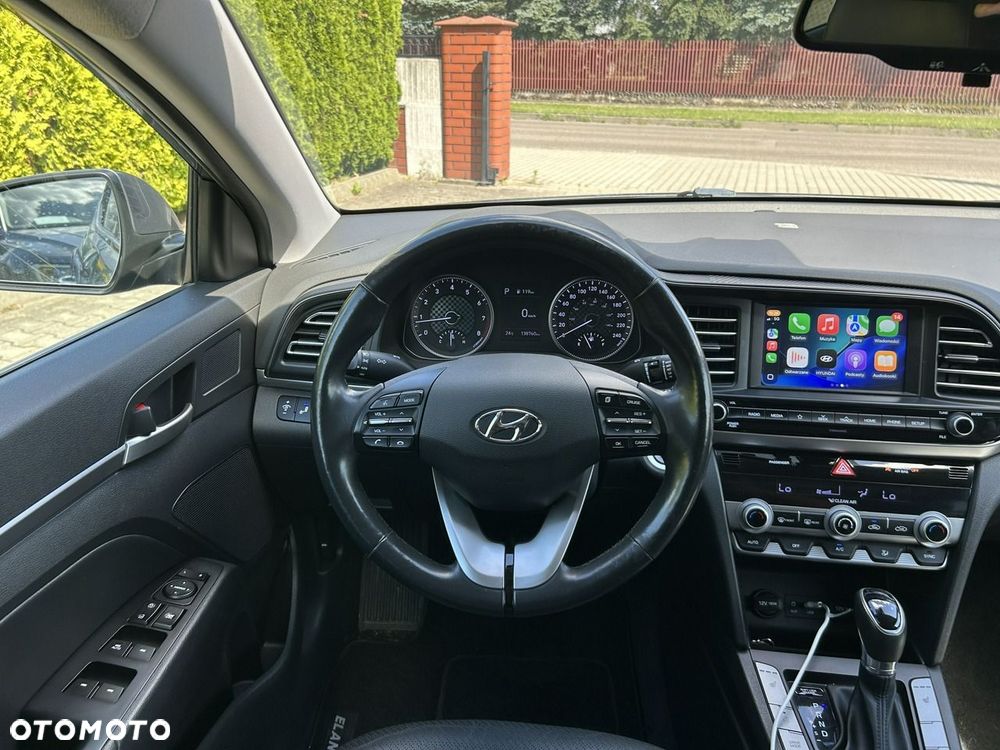Hyundai Elantra - 23