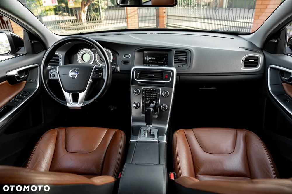 Volvo V60 D3 Geartronic Momentum - 26