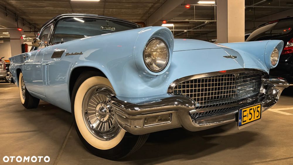 Ford Thunderbird - 32