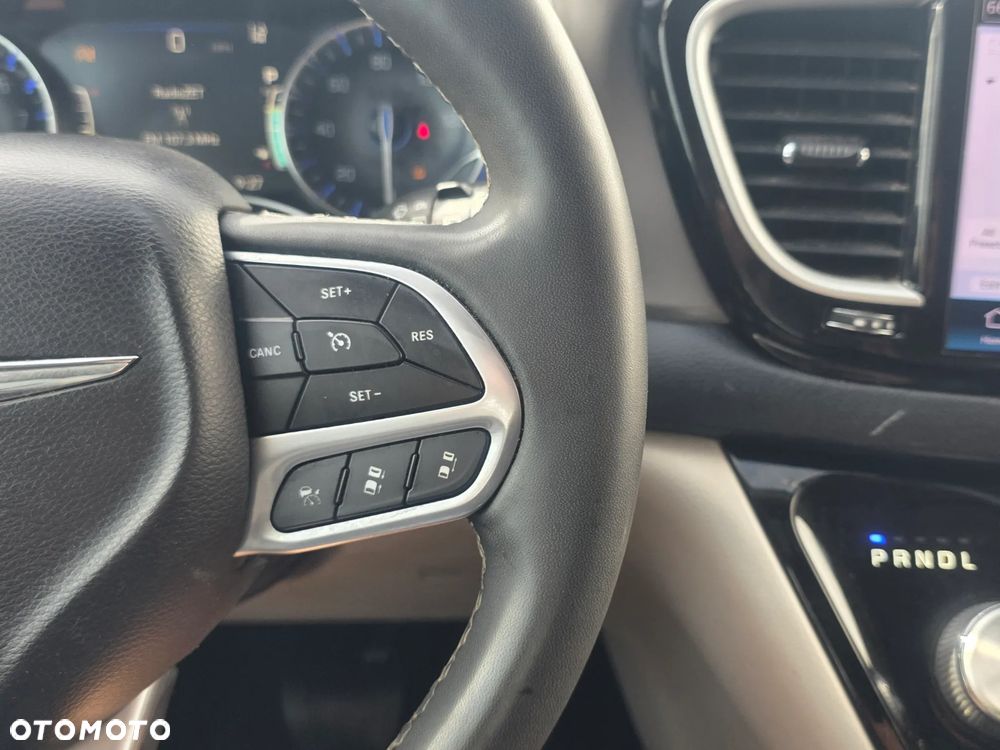 Chrysler Pacifica - 8