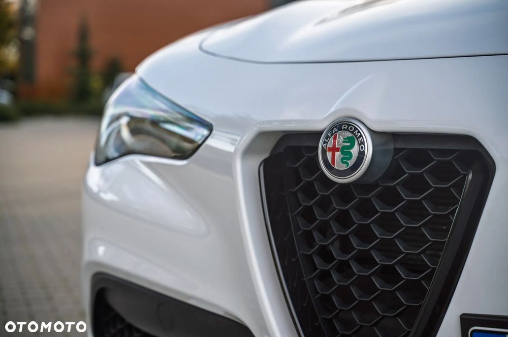 Alfa Romeo Stelvio - 8