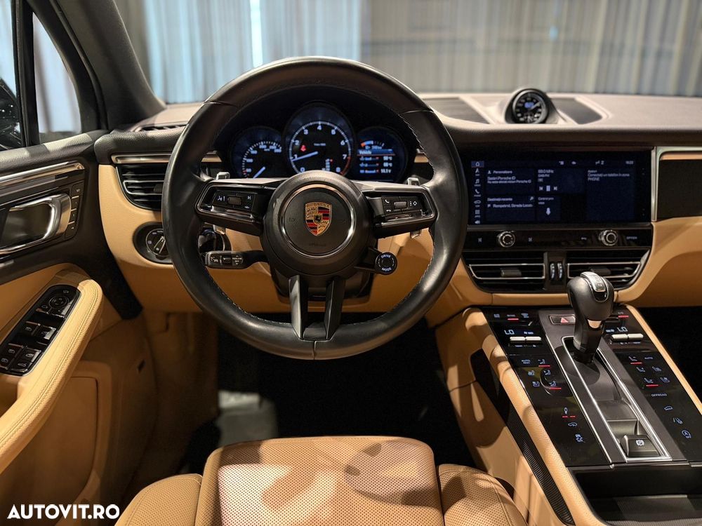 Porsche Macan T - 24