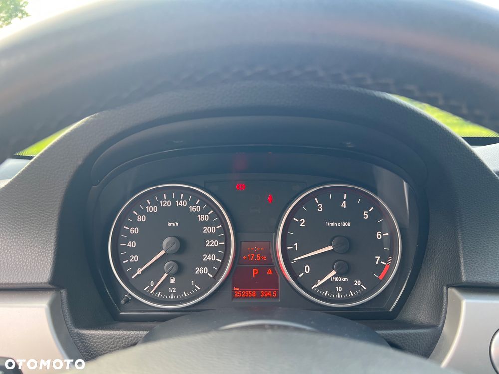 BMW Seria 3 325xi - 17