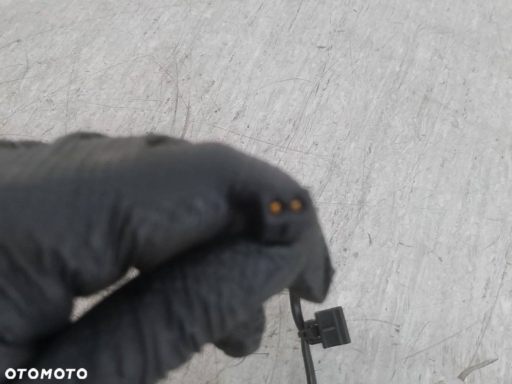 ZAPINKI, SPINKI PASA PRZÓD KOMPLET VW TOURAN I 1T1857755C 1T2857756C - 2