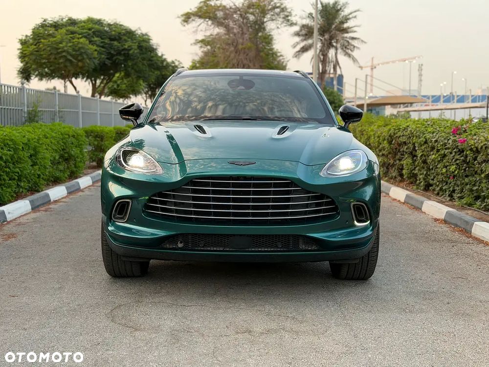 Aston Martin DBX - 6