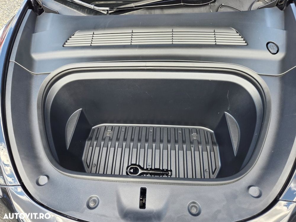 Tesla Model Y RWD - 38