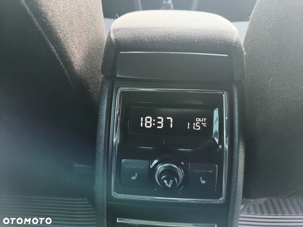 Skoda Superb 1.6 TDI GreenLine - 24