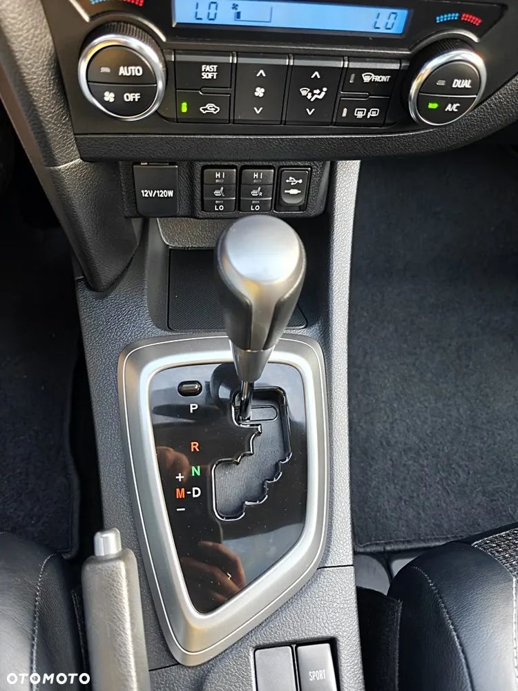 Toyota Auris 1.6 Premium Comfort MS - 24