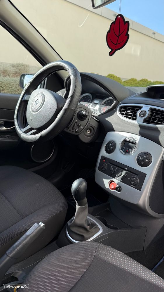 Renault Clio 1.2 16V 75 Expression - 9