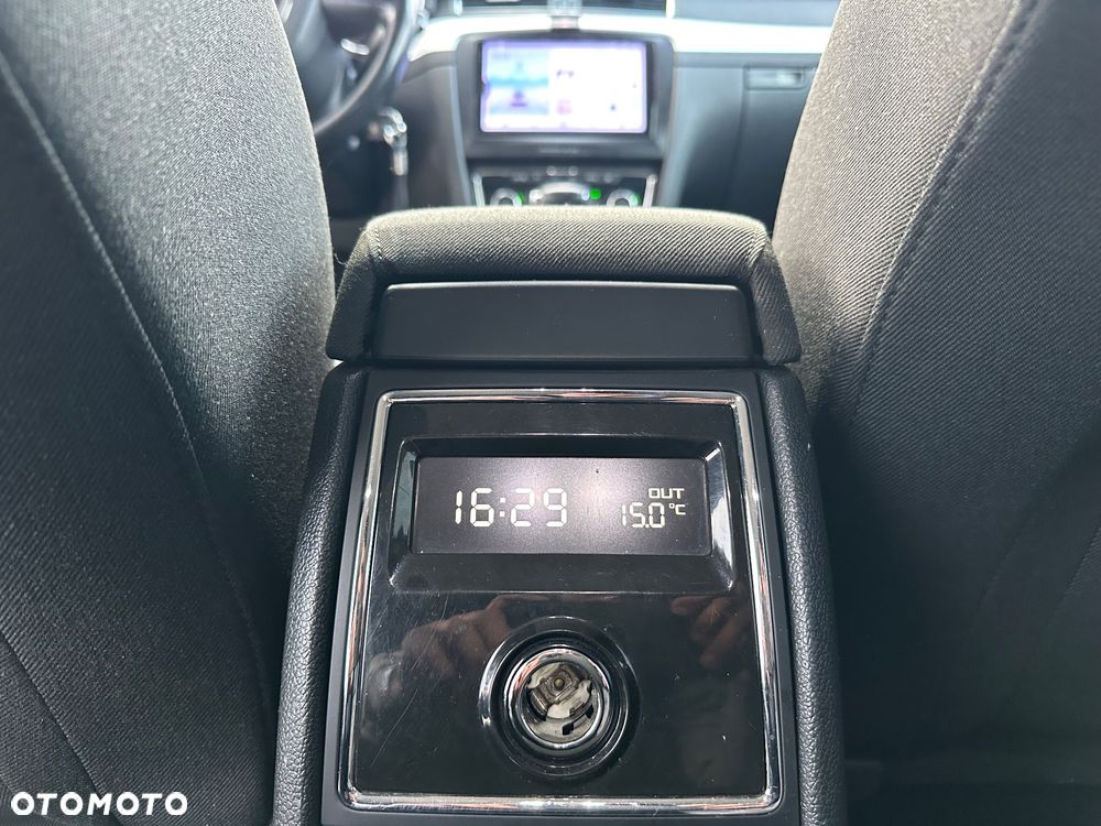 Skoda Superb 2.0 TDI DSG Elegance - 17