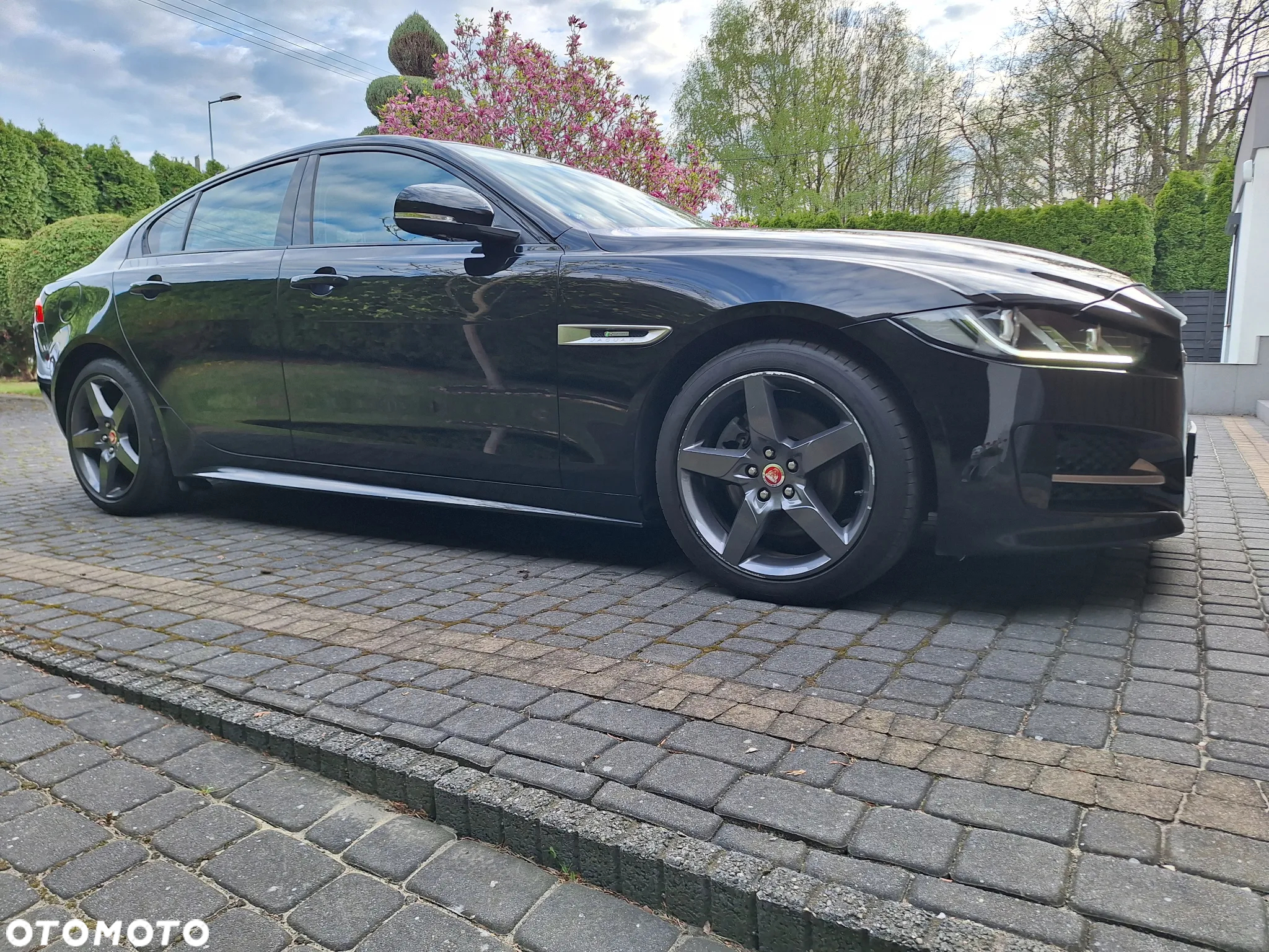 Jaguar XE 2.0 D R-Sport - 20