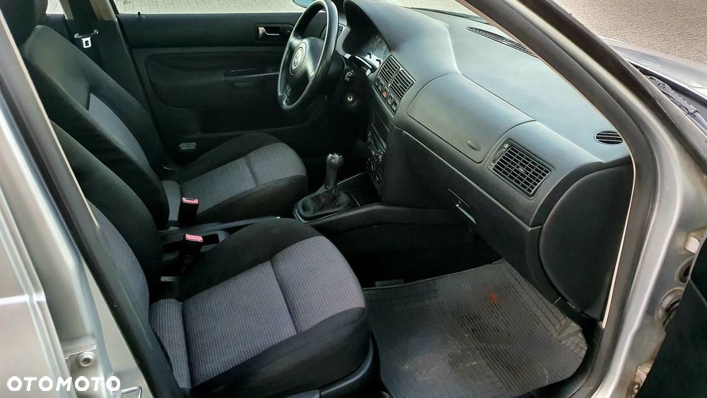 Volkswagen Golf - 6