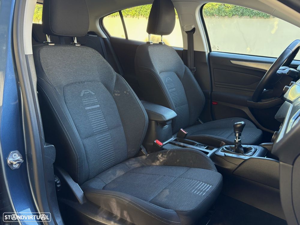 Ford Focus 1.0 EcoBoost Active X - 6