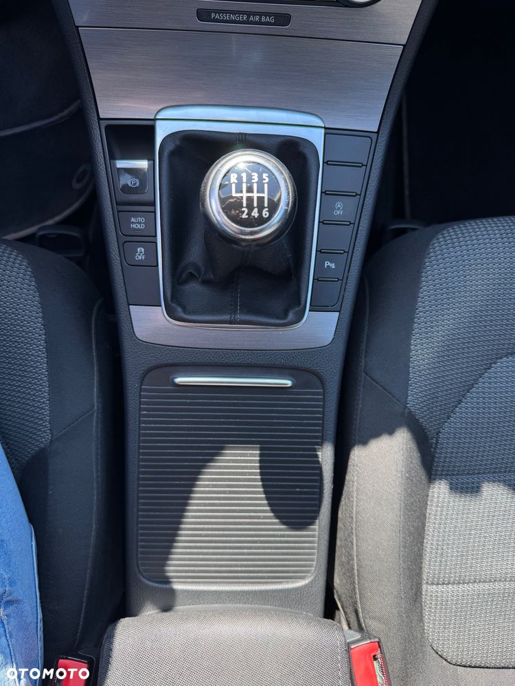 Volkswagen Passat 2.0 TDI Comfortline - 19