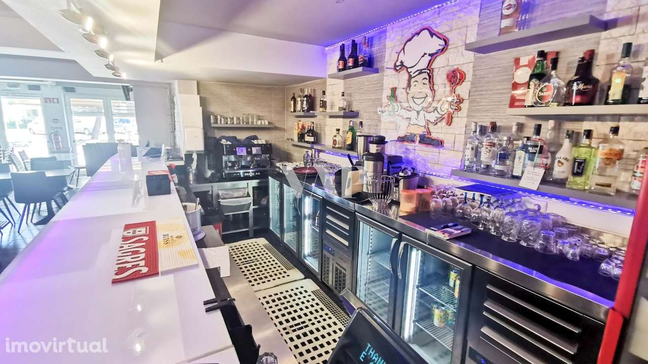 Restaurante Totalmente Equipado em Localização Privilegiada em Quartei - Grande imagem: 3/19