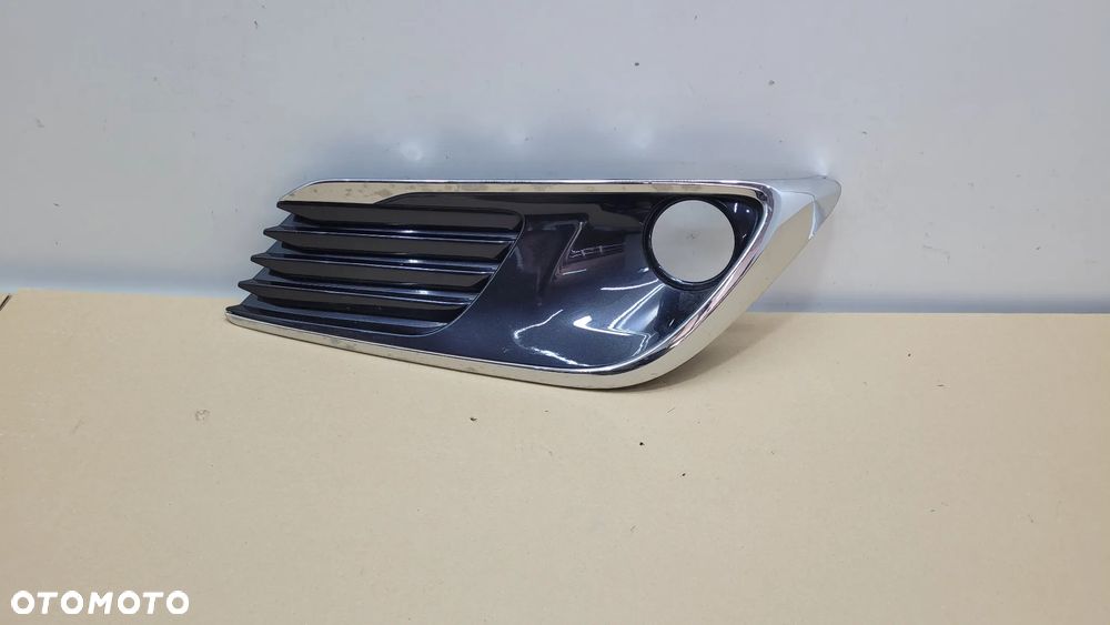 TOYOTA AURIS II E18 15-18 LIFT KRATKA RAMKA HALOGENU PRAWA PRAWY PRZÓD 81481-02580 - 1