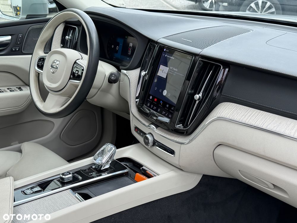 Volvo XC 60 T6 Plug-In Hybrid AWD Inscription - 10