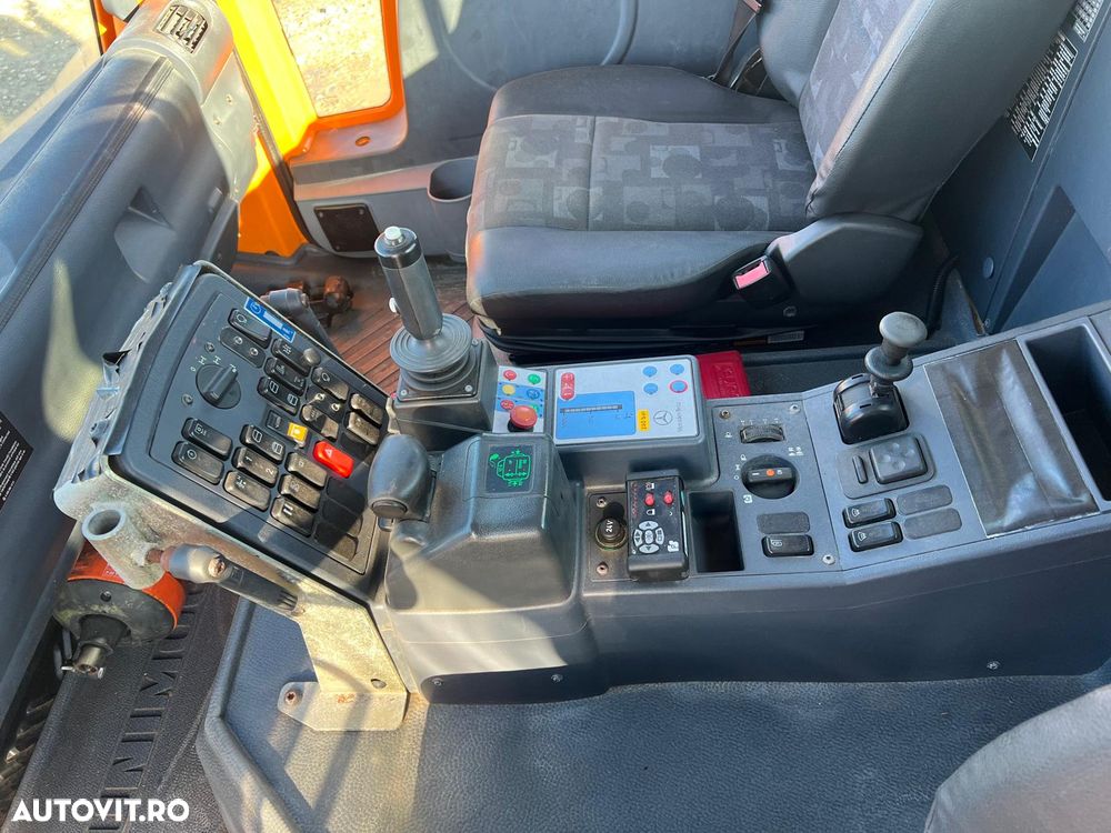 Mercedes-Benz U400 - 13