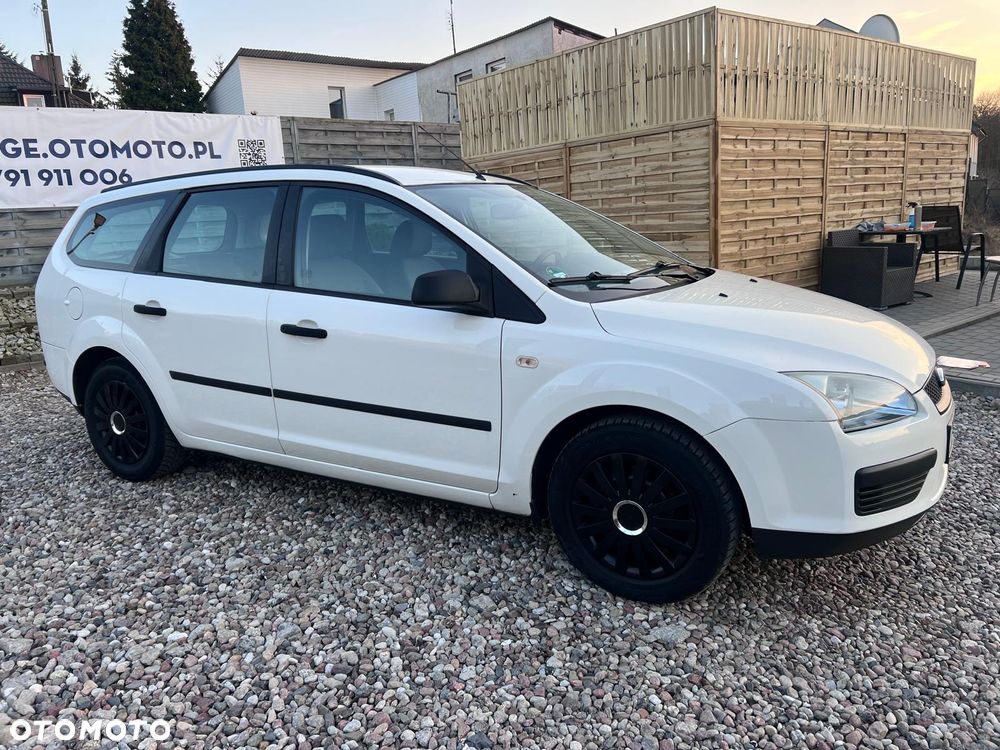 Ford Focus 1.4 Ambiente - 11