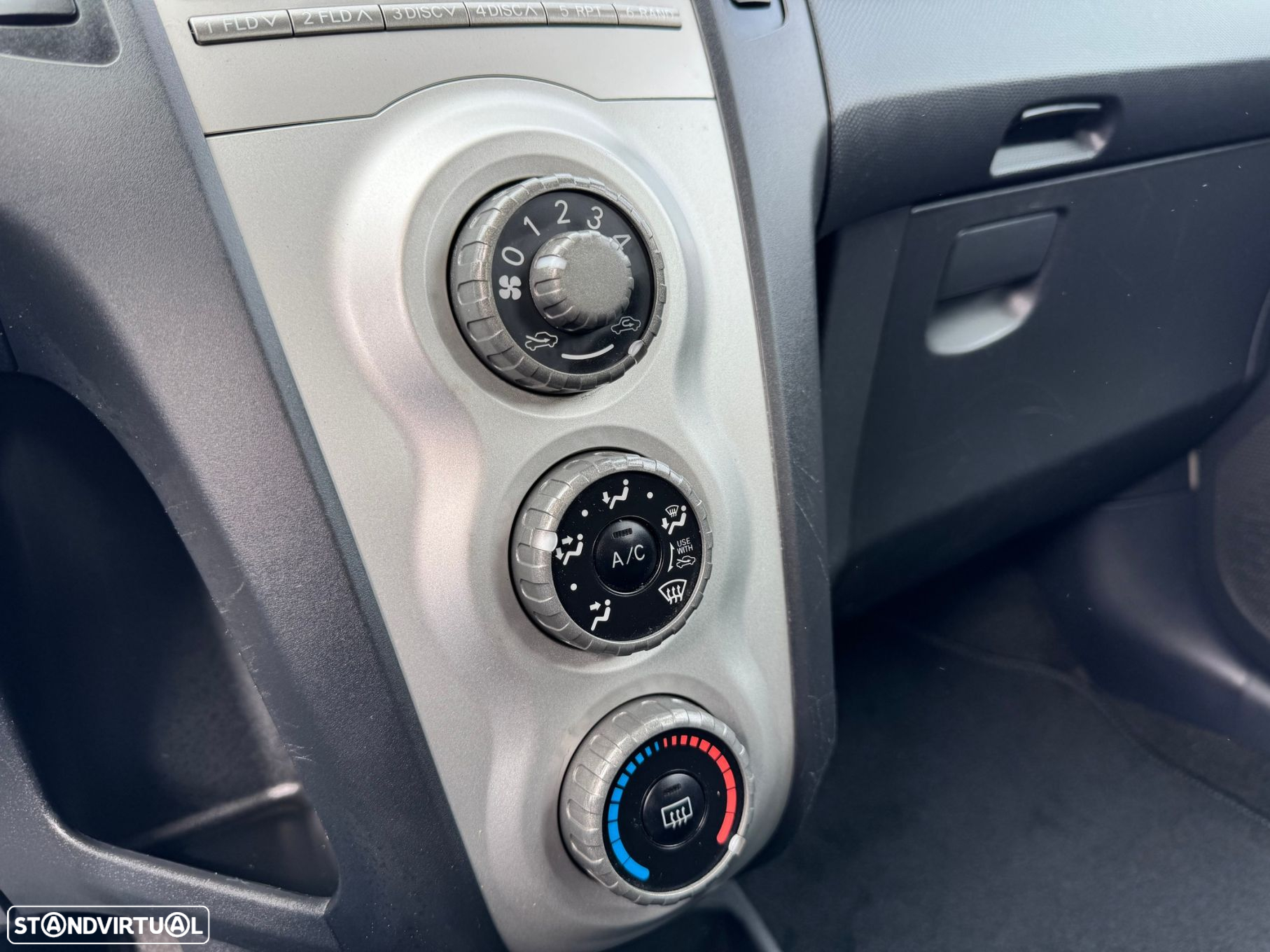 Toyota Yaris 1.4 D-4D AC+VSC - 13