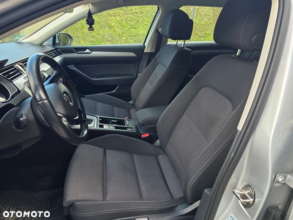 Volkswagen Passat - 9