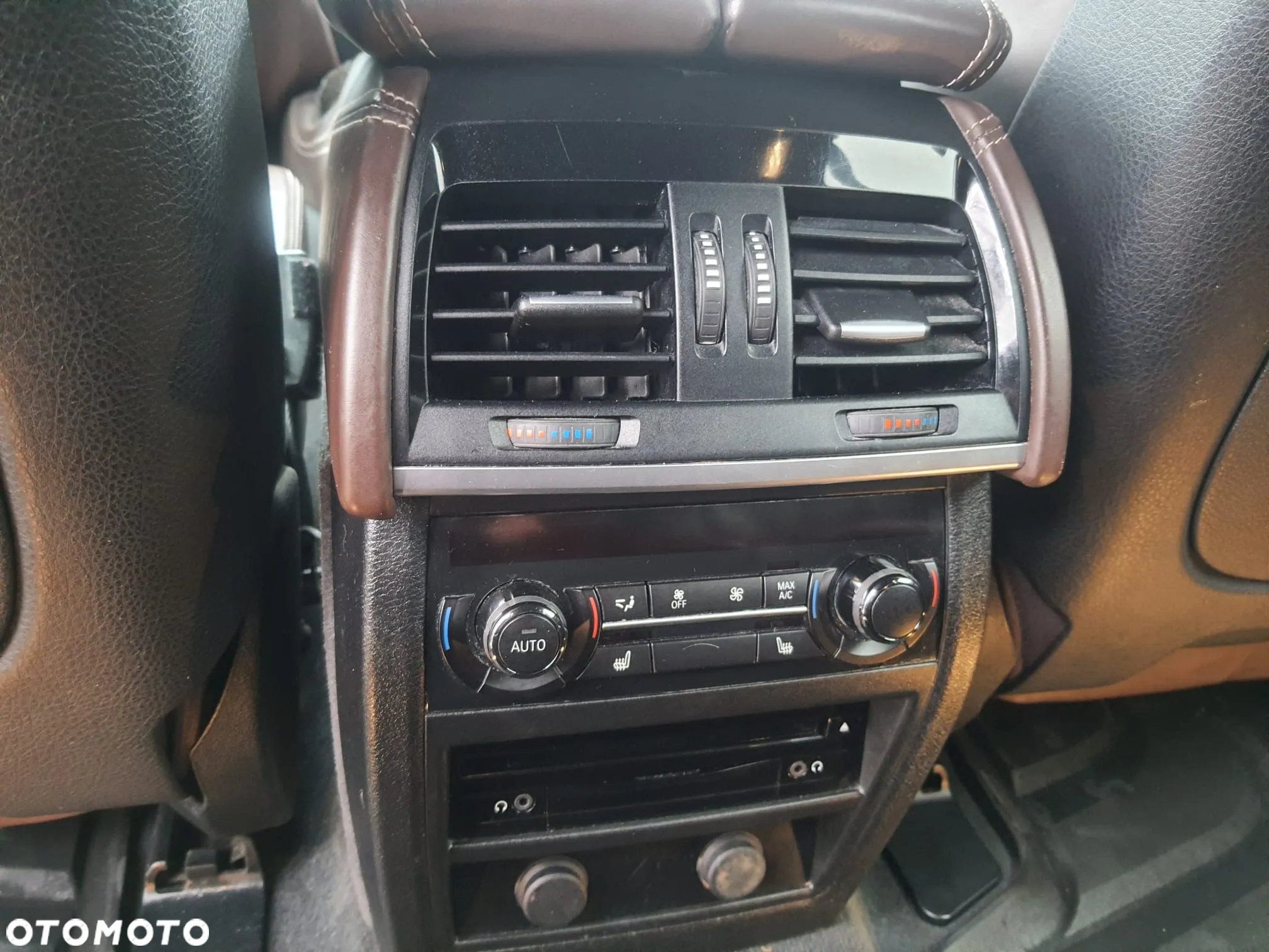 BMW X5 xDrive50i - 14