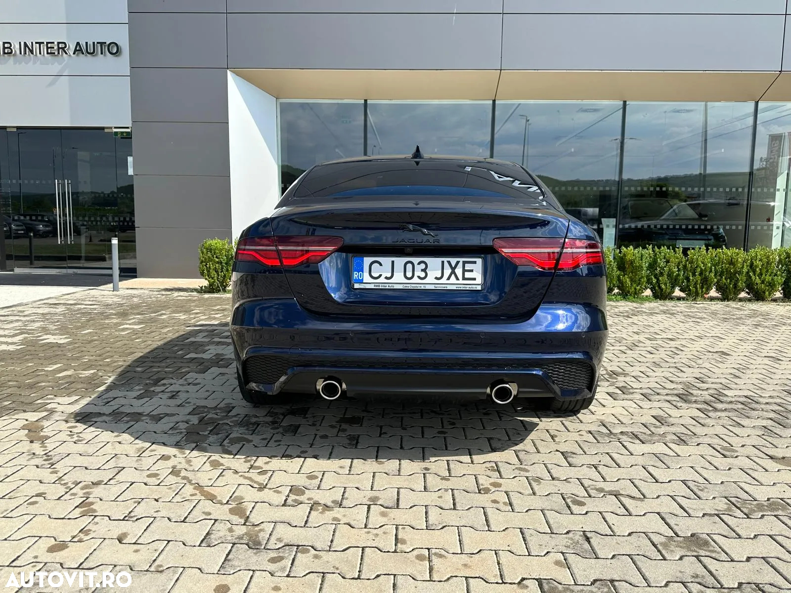 Jaguar XE P250 RWD R-Dynamic BLACK - 10