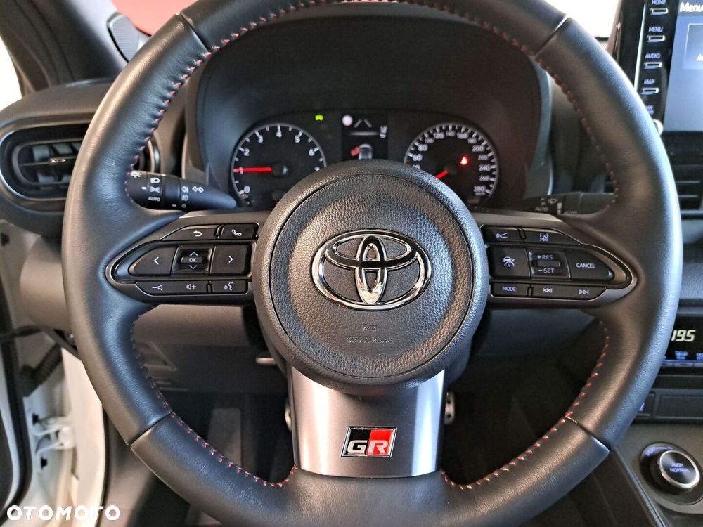 Toyota Yaris - 30