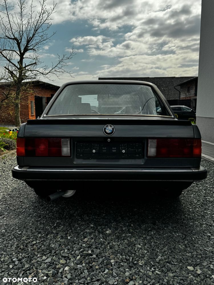 BMW Seria 3 318i - 6