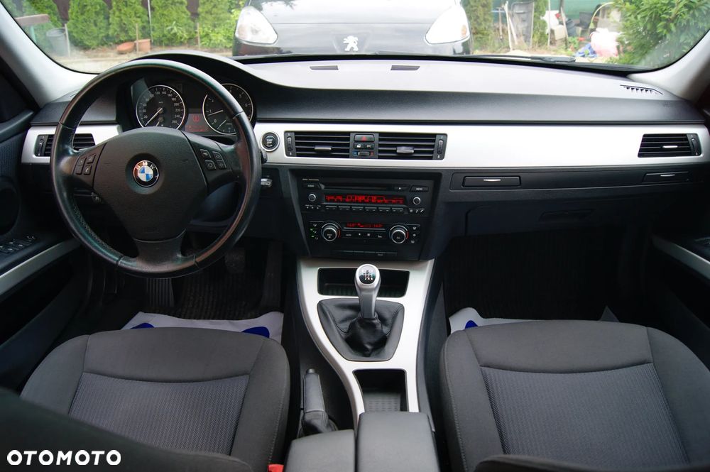 BMW Seria 3 320i Edition Sport - 29