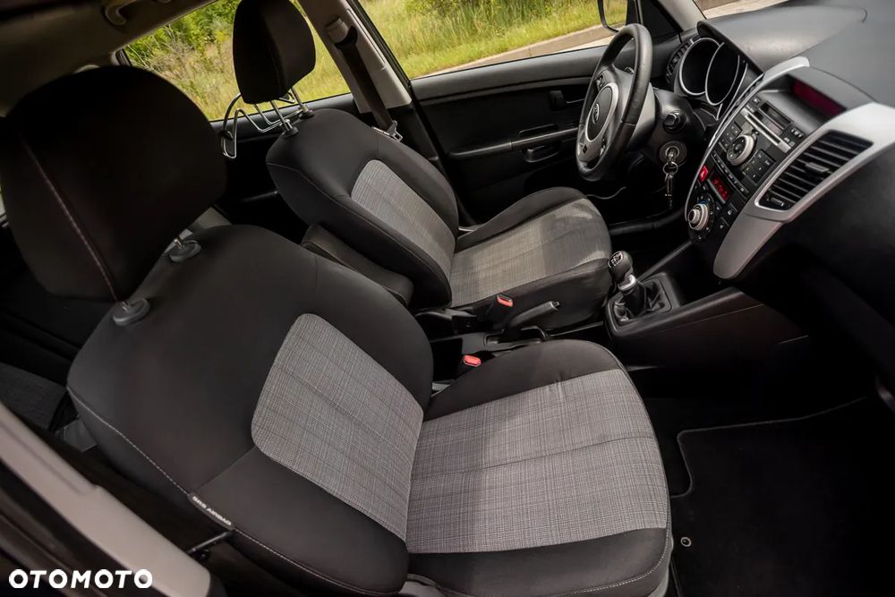 Kia Venga - 29