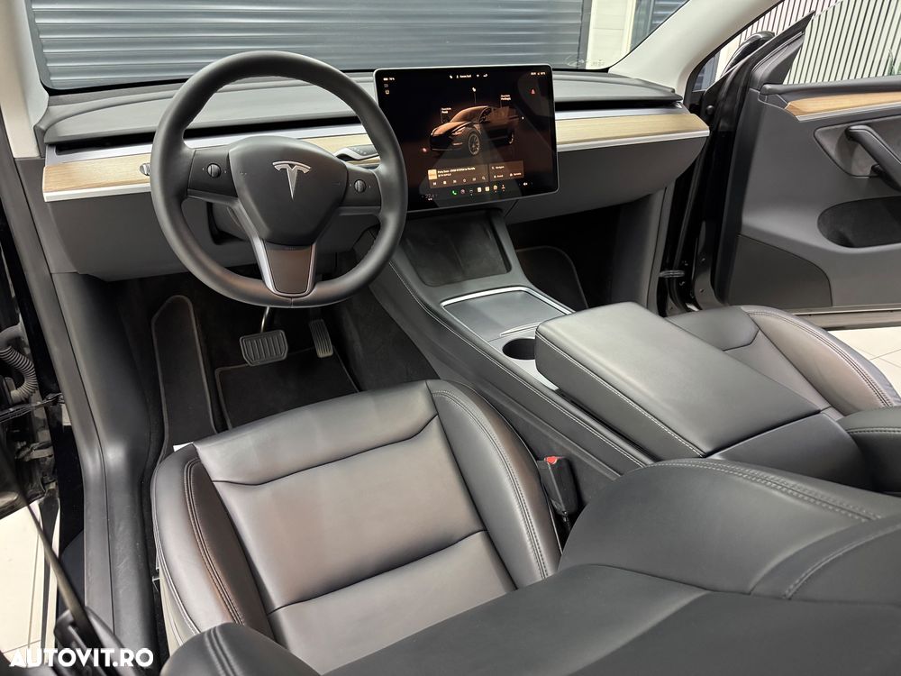 Tesla Model Y Long Range Dual Motor AWD - 26