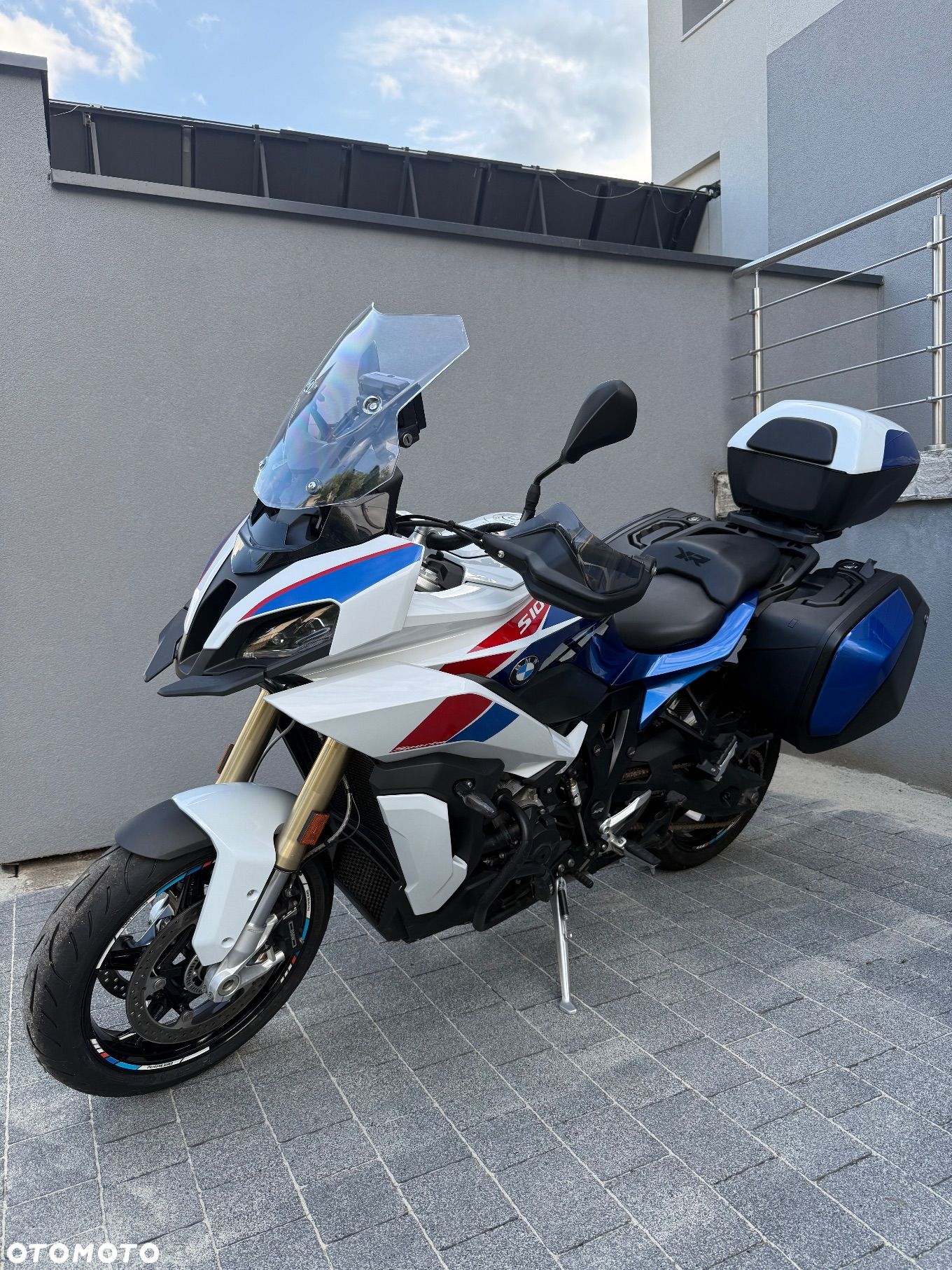 BMW S - 1
