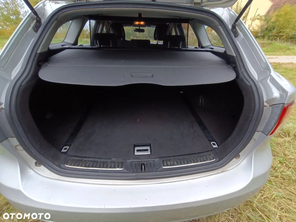 Toyota Avensis 1.6 Active - 16