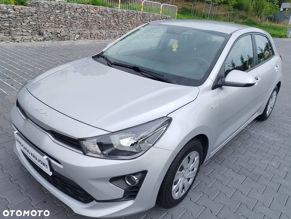 Kia Rio 1.2 L - 6