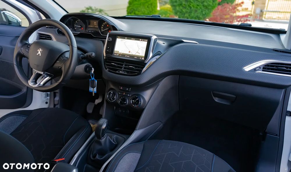 Peugeot 2008 1.2 Pure Tech Style EU6 - 32