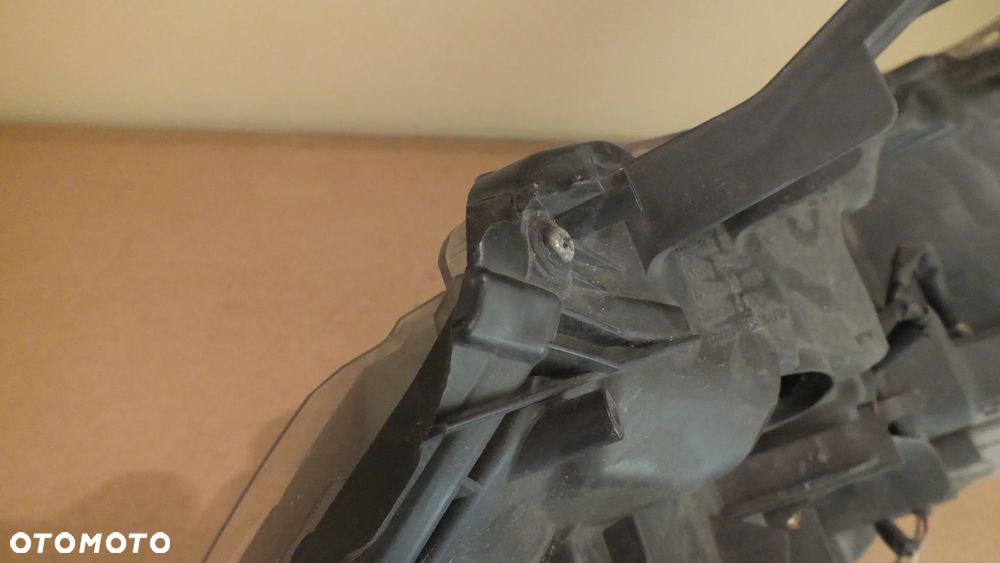 Lampa przednia prawa Toyota Corolla E16 Lift Fulled - 9