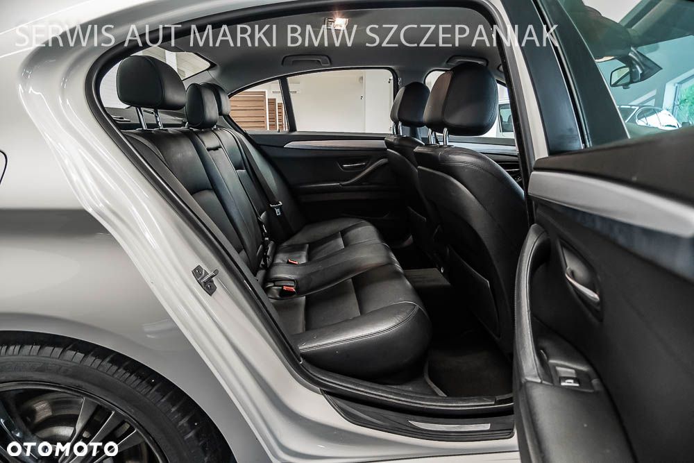 BMW Seria 5 520d xDrive - 28