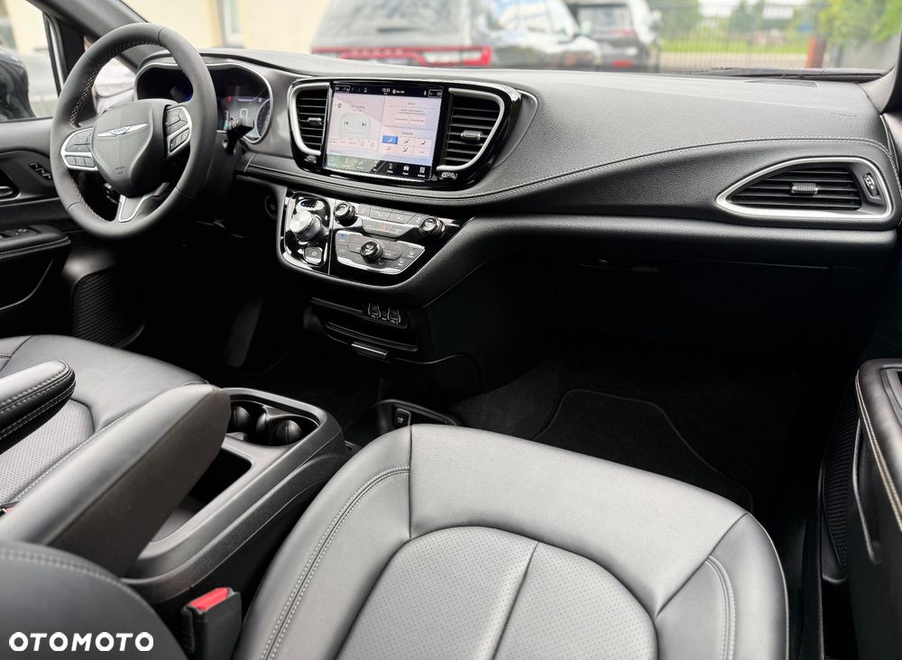 Chrysler Pacifica - 32