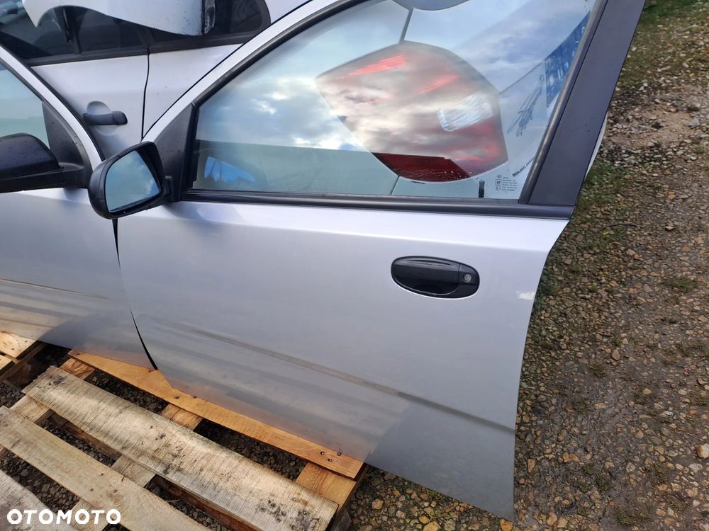 Chevrolet Aveo T250 HB 5D drzwi klapa bagażnika zderzak kod lakieru 92U - 2