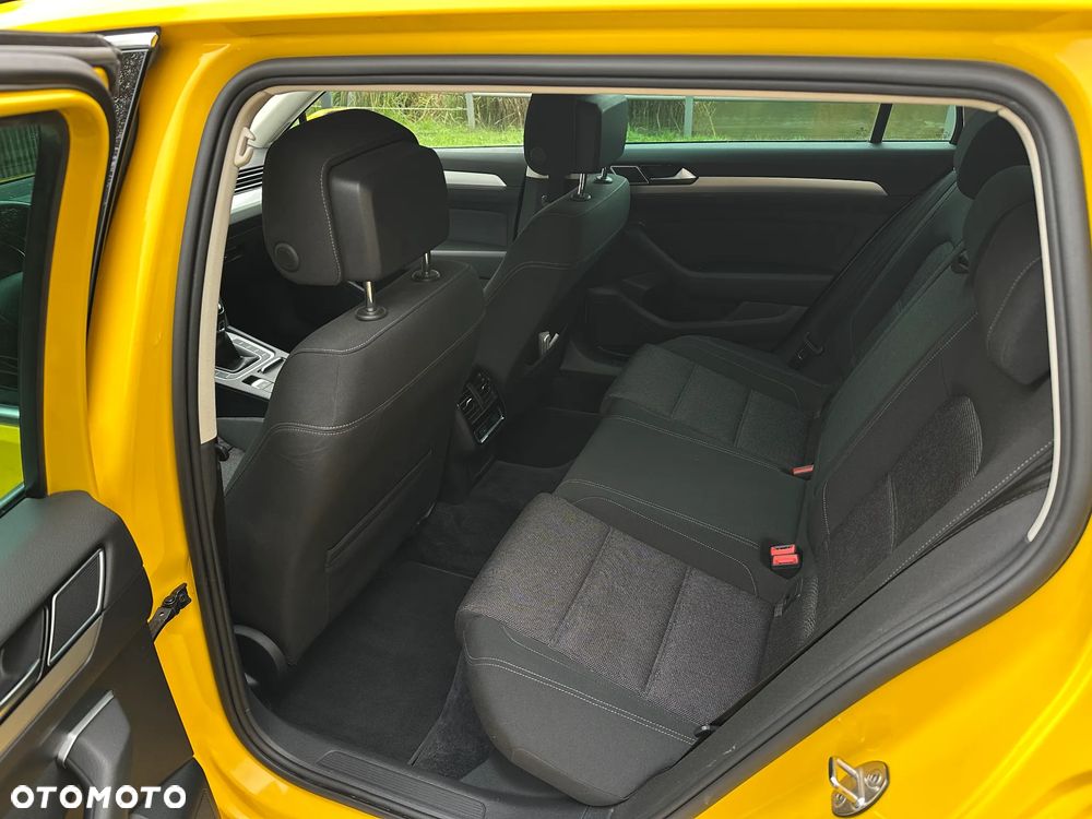 Volkswagen Passat - 15