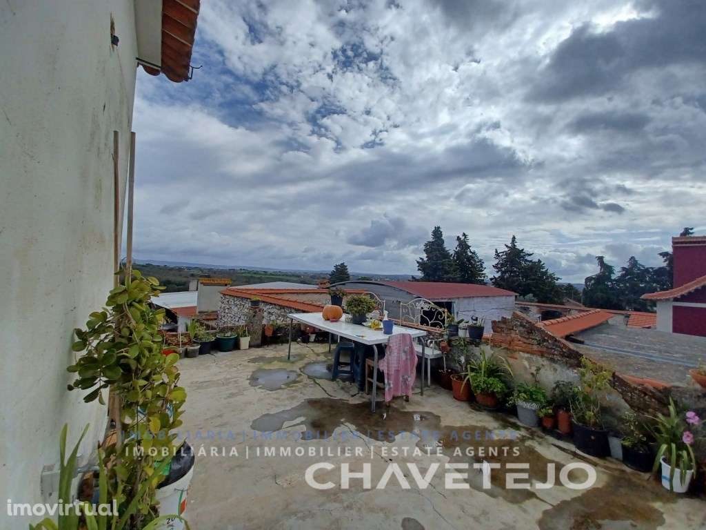 Casa para habitação e comércio e dependência agrícola com terreno e... - Grande imagem: 2/37